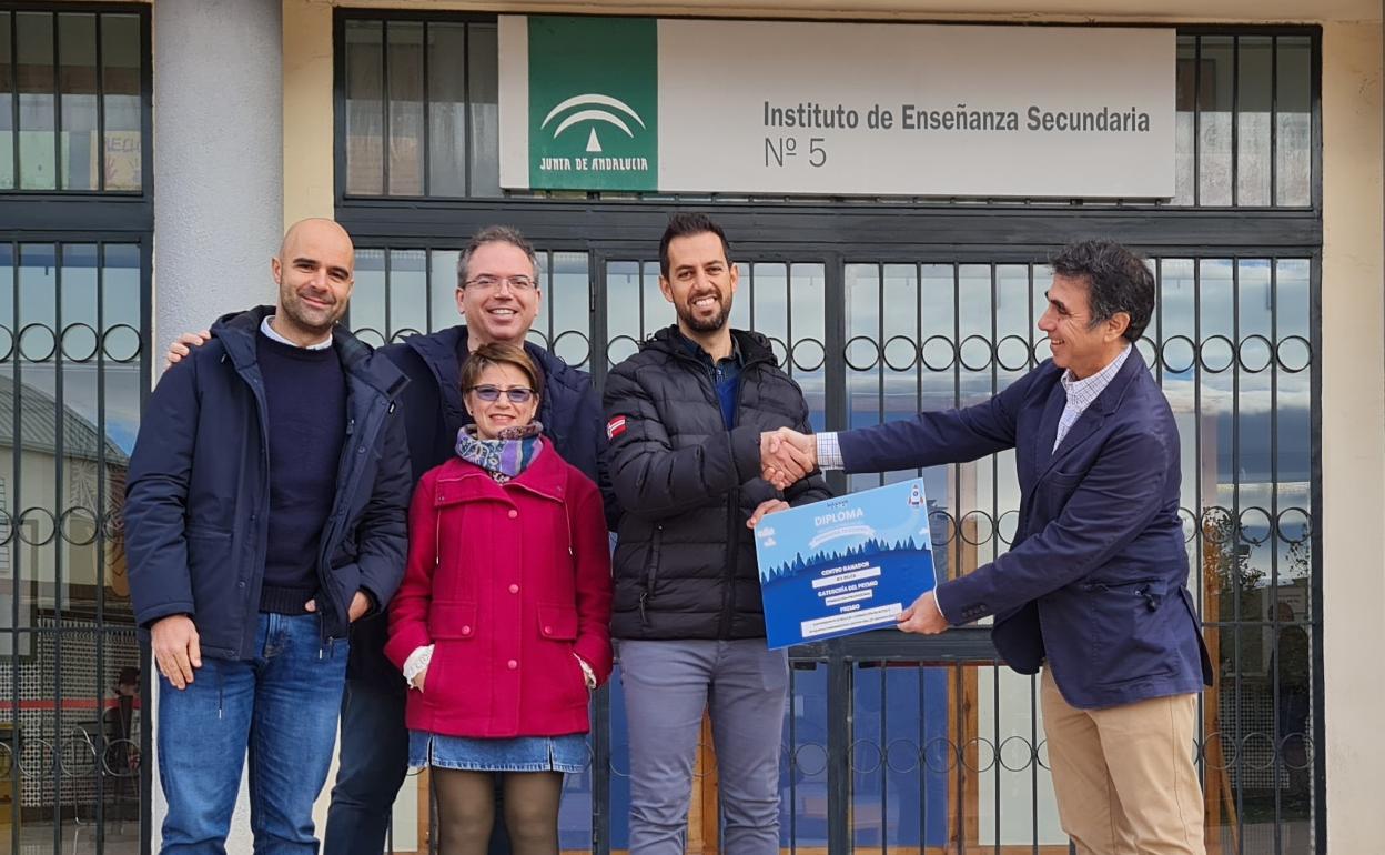 Momento de entrega del premio a este instituto malagueño. 