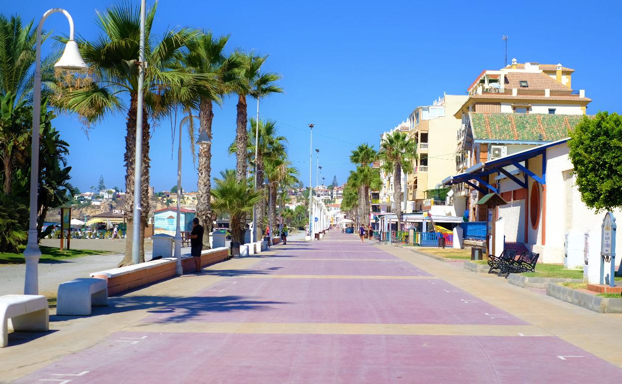 Imagen del paseo marítimo de Rincón de la Victoria, por donde discurrirán las obras. 