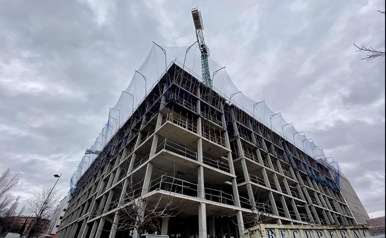 Bloque de viviendas en construcción. 