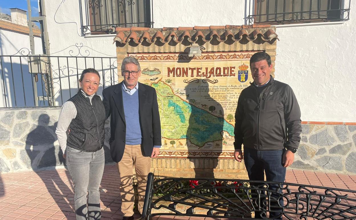 Sánchez, en el centro, junto a la presidenta del PP de Málaga, Patricia Navarro, y el coordinador general del partido, Cristóbal Ortega.