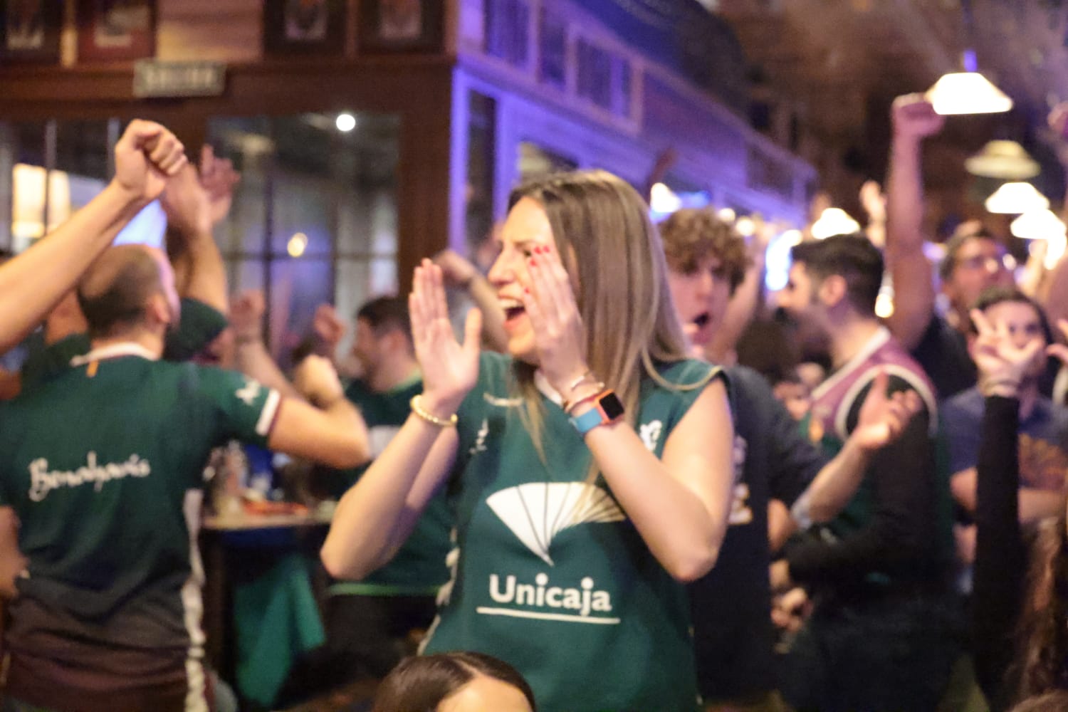 Más de 300 aficionados se reunieron en Le Grand Café para vivir el partido
