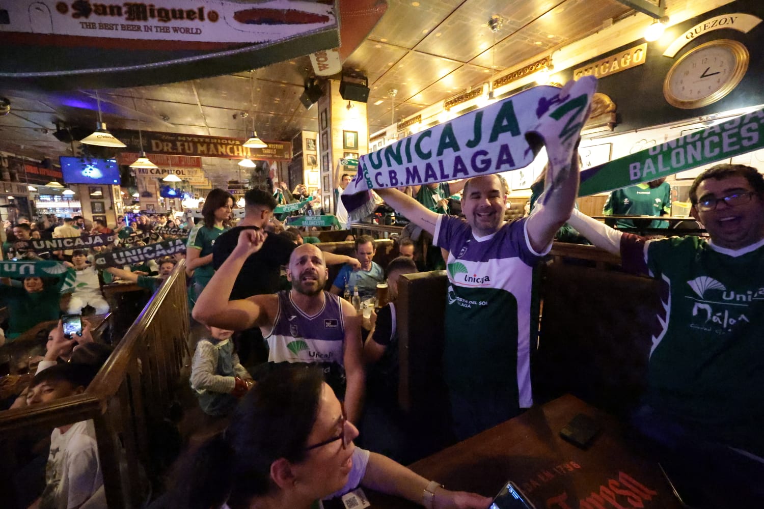 Más de 300 aficionados se reunieron en Le Grand Café para vivir el partido