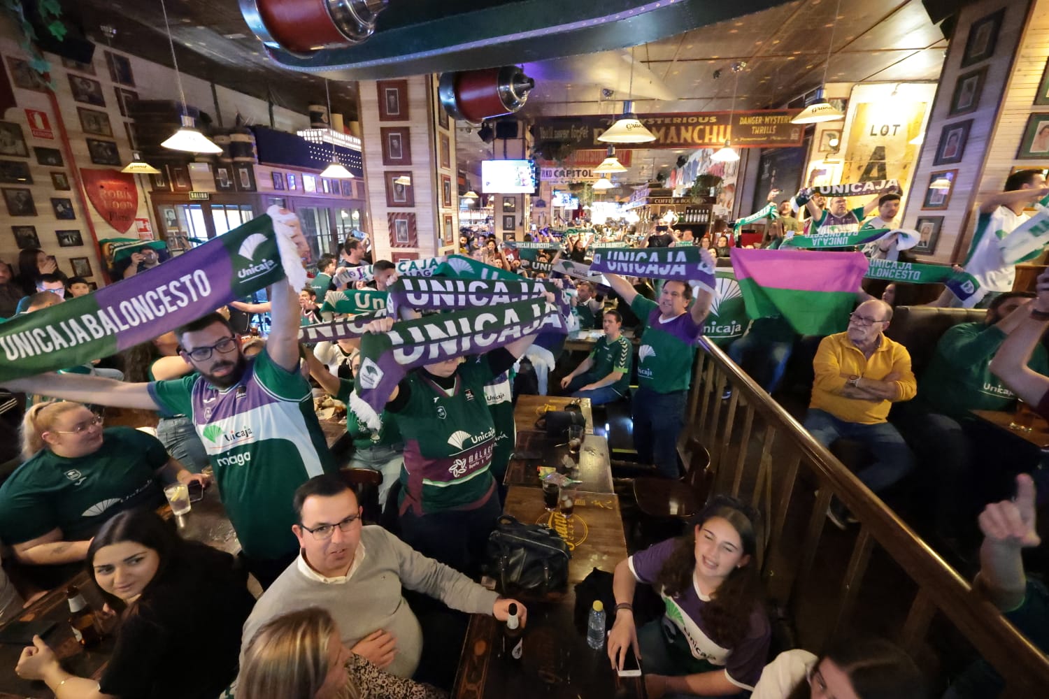 Más de 300 aficionados se reunieron en Le Grand Café para vivir el partido