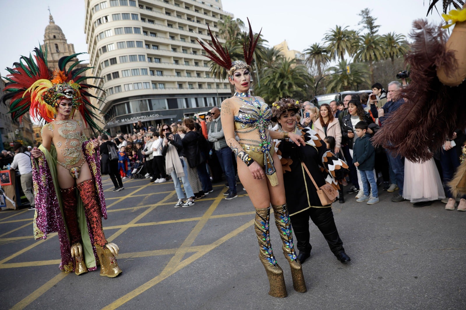 Un año más, la tradición continúa en la despedida de esta fiesta de la ciudad entre miles de personas esperando la famosa hoguera en la playa
