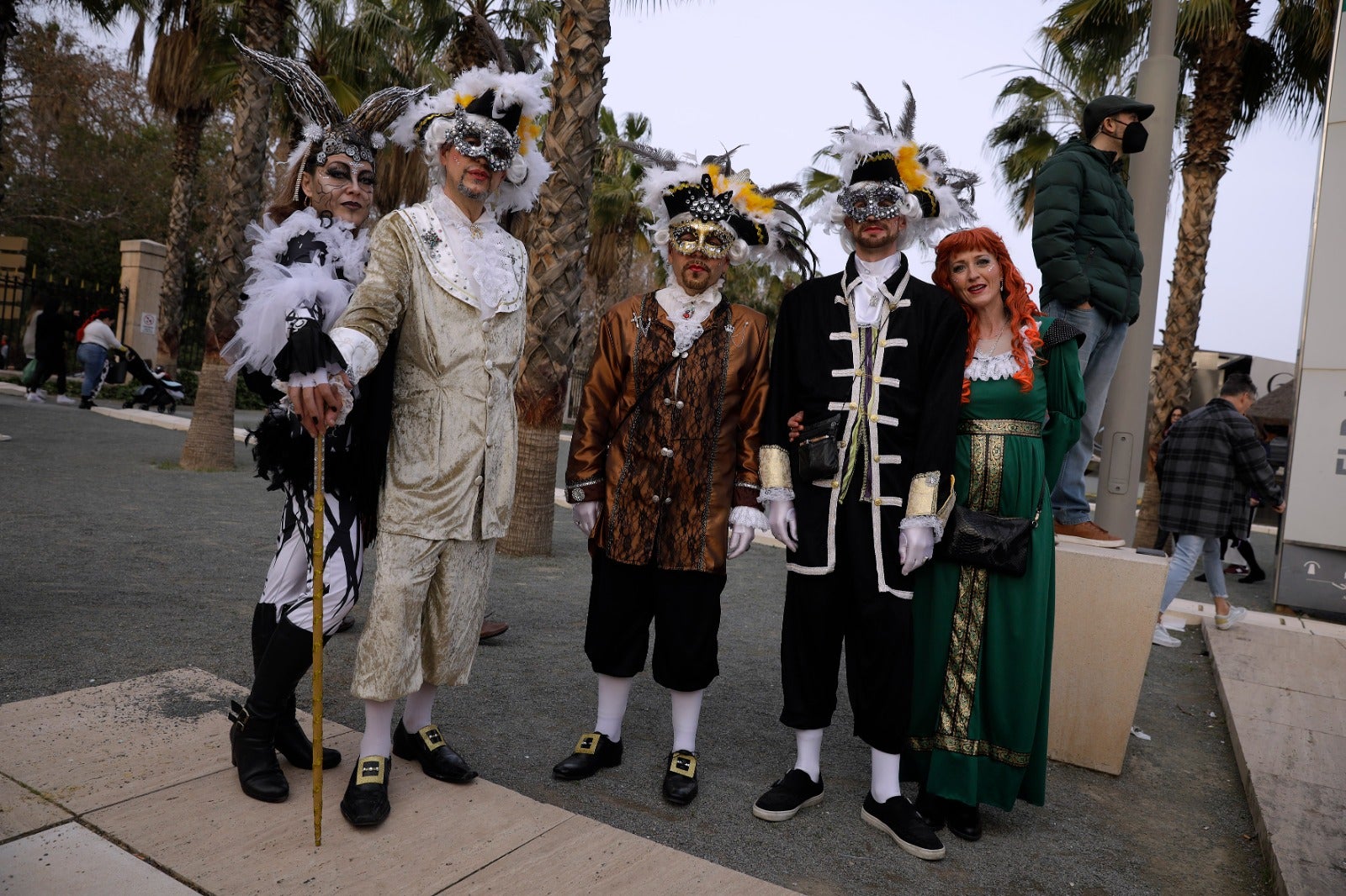 Un año más, la tradición continúa en la despedida de esta fiesta de la ciudad entre miles de personas esperando la famosa hoguera en la playa