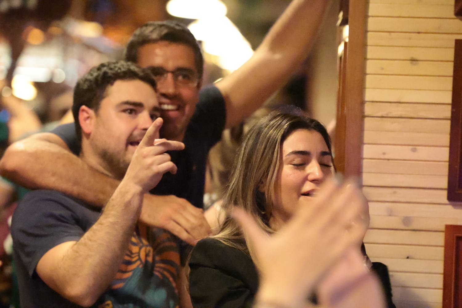 Más de 300 aficionados se reunieron en Le Grand Café para vivir el partido
