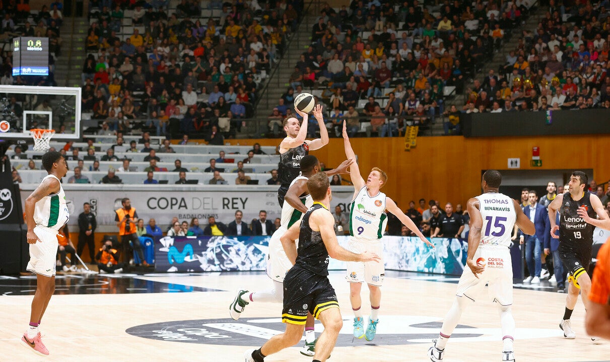 Un partido cargado de morbo y tensión disputado en el Olimpic de Badalona