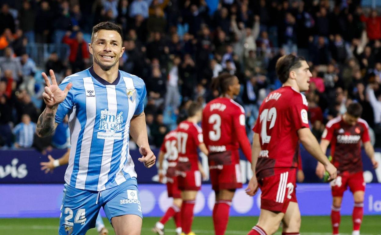 Rubén Castro celebra el primero de sus dos goles al Zaragoza. 