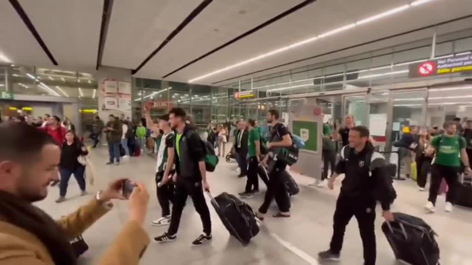 El Unicaja desata la locura tras aterrizar en Málaga