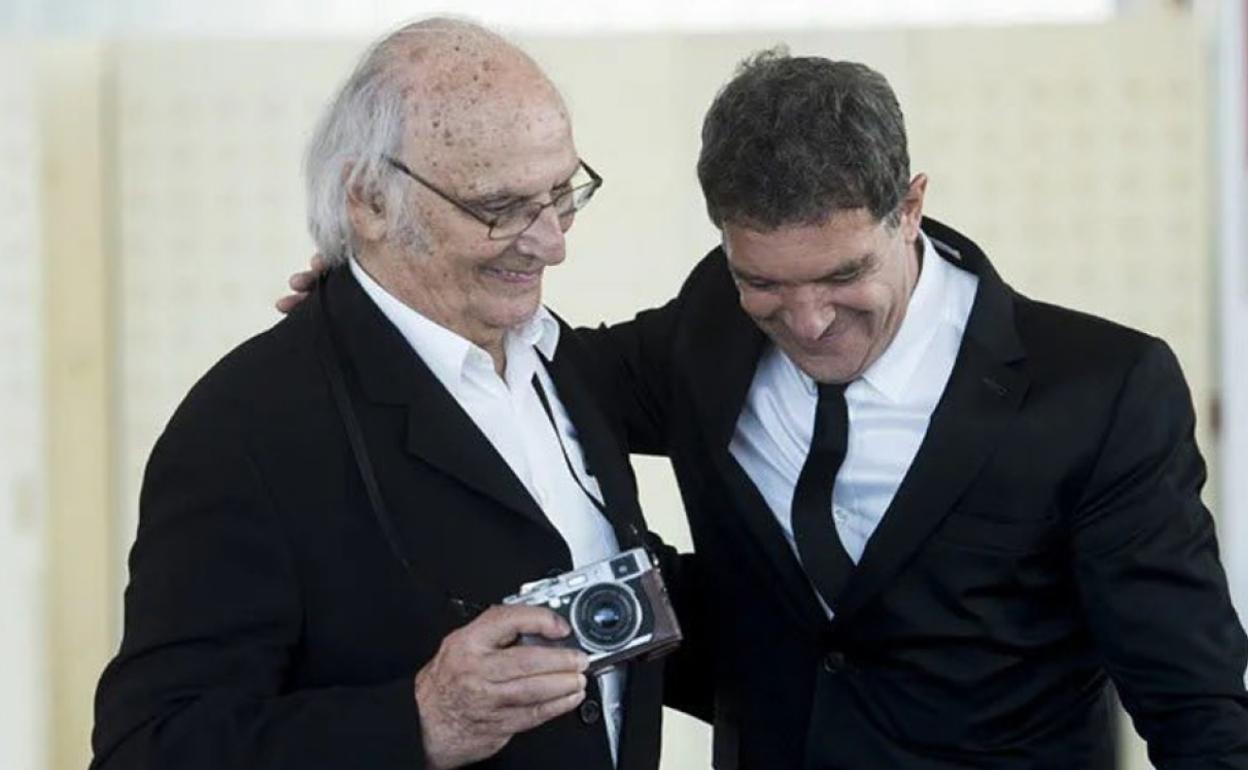 Antonio Banderas y Carlos Saura, en la entrega del Premio Nacional de Cinematografía al malagueño en 2017. 