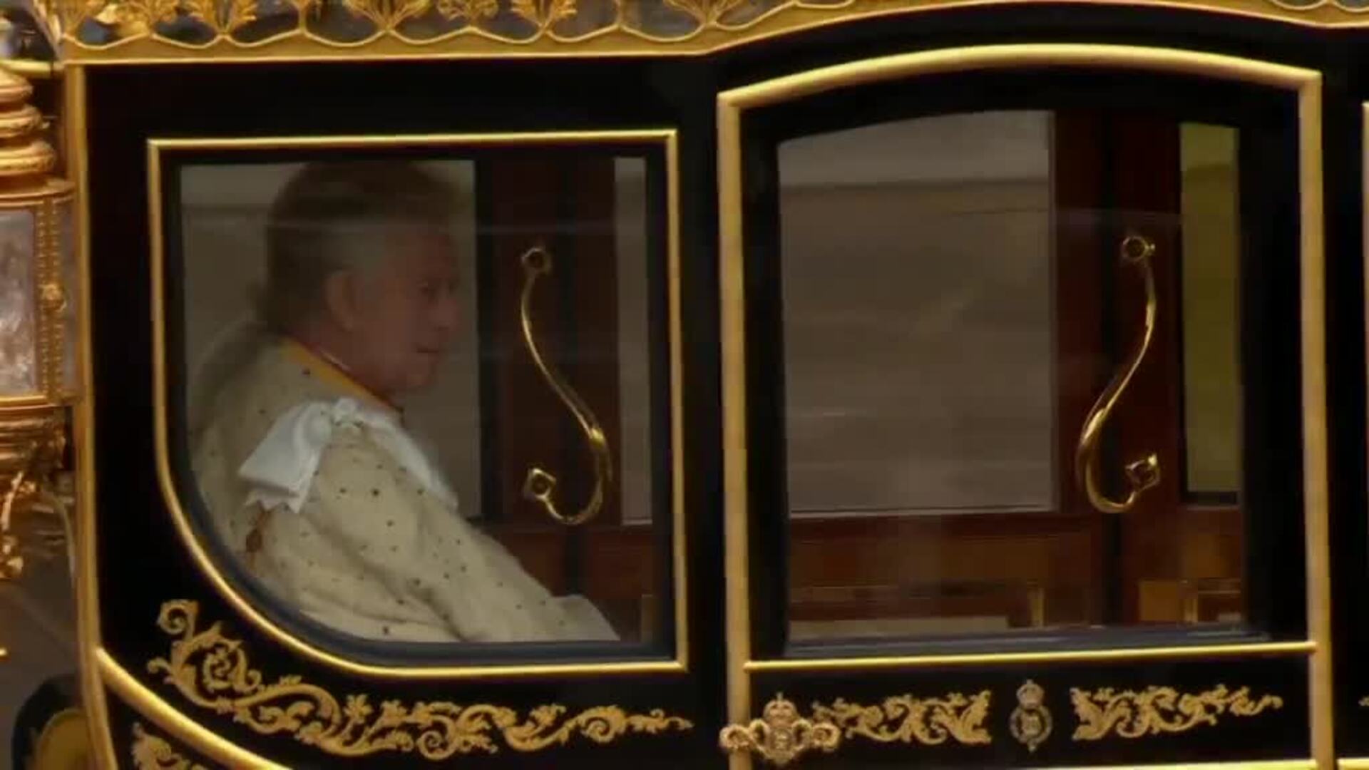 Carlos III y Camila llegan a Westminster en el Carruaje del Jubileo del Diamante