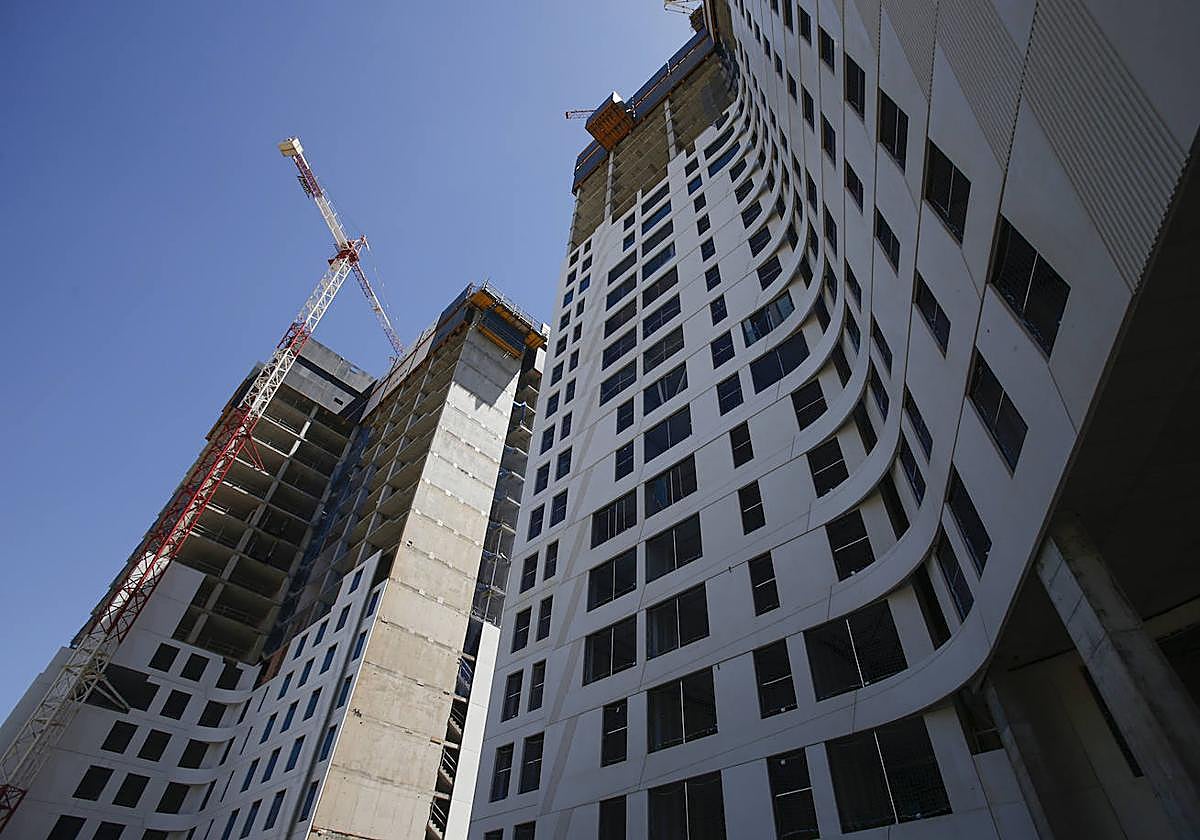 Edificios de Martiricos mientras estaban en construcción.