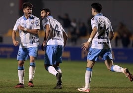 Dani Lorenzo celebra con un gesto de rabia su gol salvador, el 2-2.