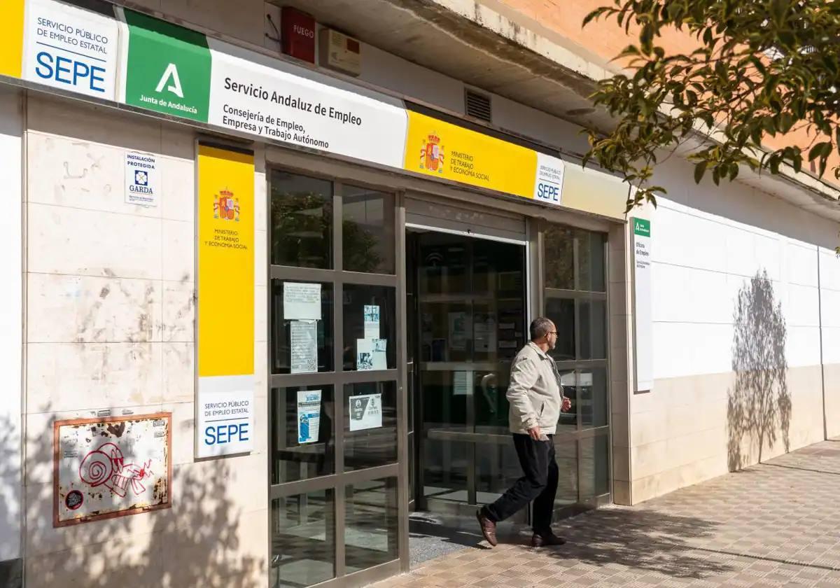 El paro baja en 32.157 personas en 2023 en Andalucía hasta los 694.940, la menor cifra desde 2007