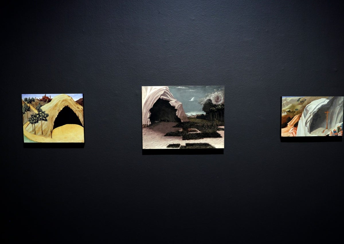 Imagen secundaria 1 - José Manuel Ballester y algunas de las obras que componen la exposición