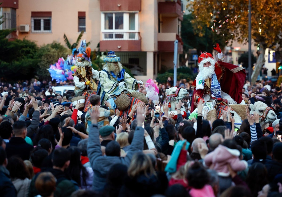 Los Reyes han recorrido en camello las calles de Cruz del Humilladero.