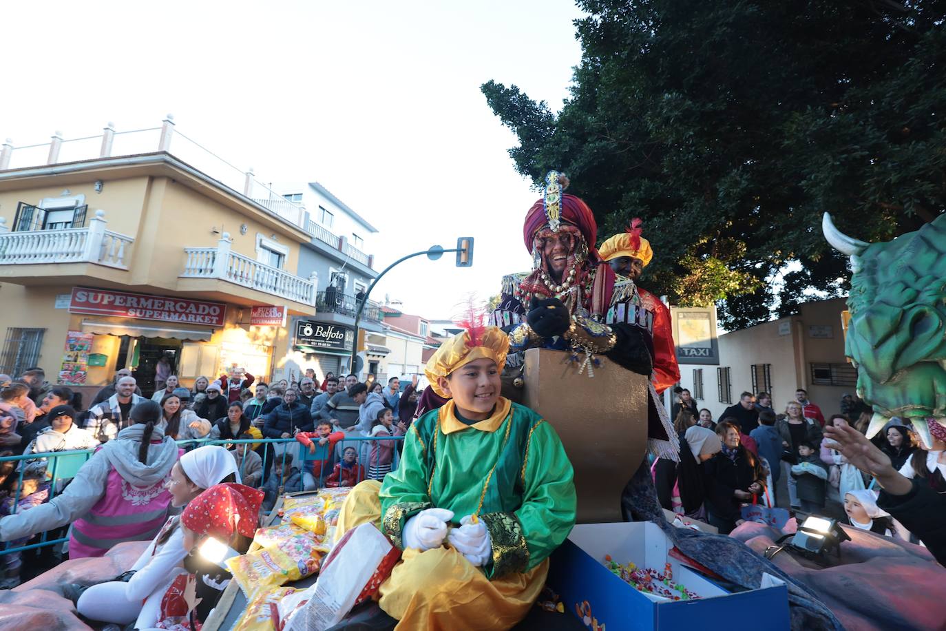 Las mejores imágenes de la cabalgata de los Reyes en Campanillas 2024