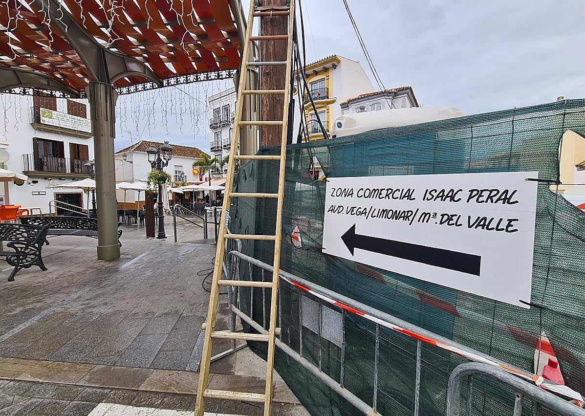 Imagen secundaria 1 - Indignación y resignación por las obras en el corazón comercial de Alhaurín de la Torre