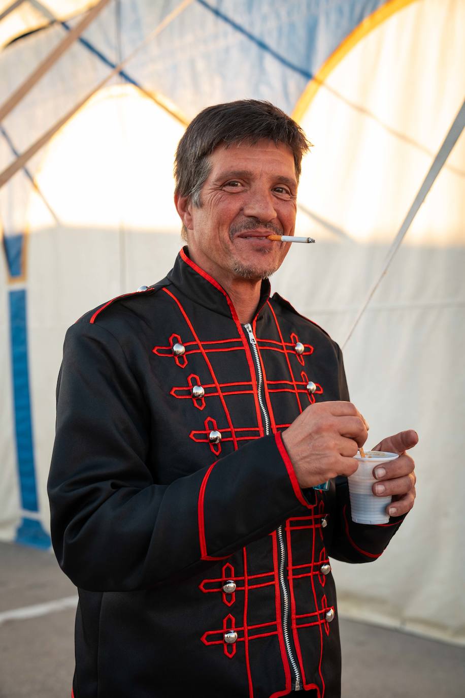 Imagen secundaria 2 - El Circo Berlín cuenta con acrobacias, trucos de magia y payasos.