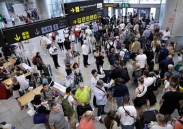 Viajeros recién llegados abandonan la terminal T3 del Aeropuerto de Málaga.