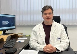 El investigador y profesor de la UMA, David Baglietto en su despacho de la Facultad de Biología