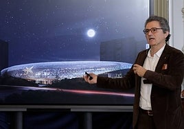 El arquitecto Felipe Pich-Aguilera explica el proyecto del CaixaForum Málaga en el Salón de los Espejos.