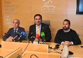 El presidente de la Mancomunidad Occidental, Manuel Cardeña, ha presentado la licitación ante los medios.