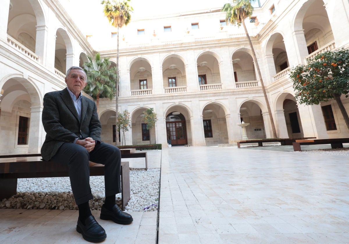 José Lebrero, en el patio del Museo de Málaga.