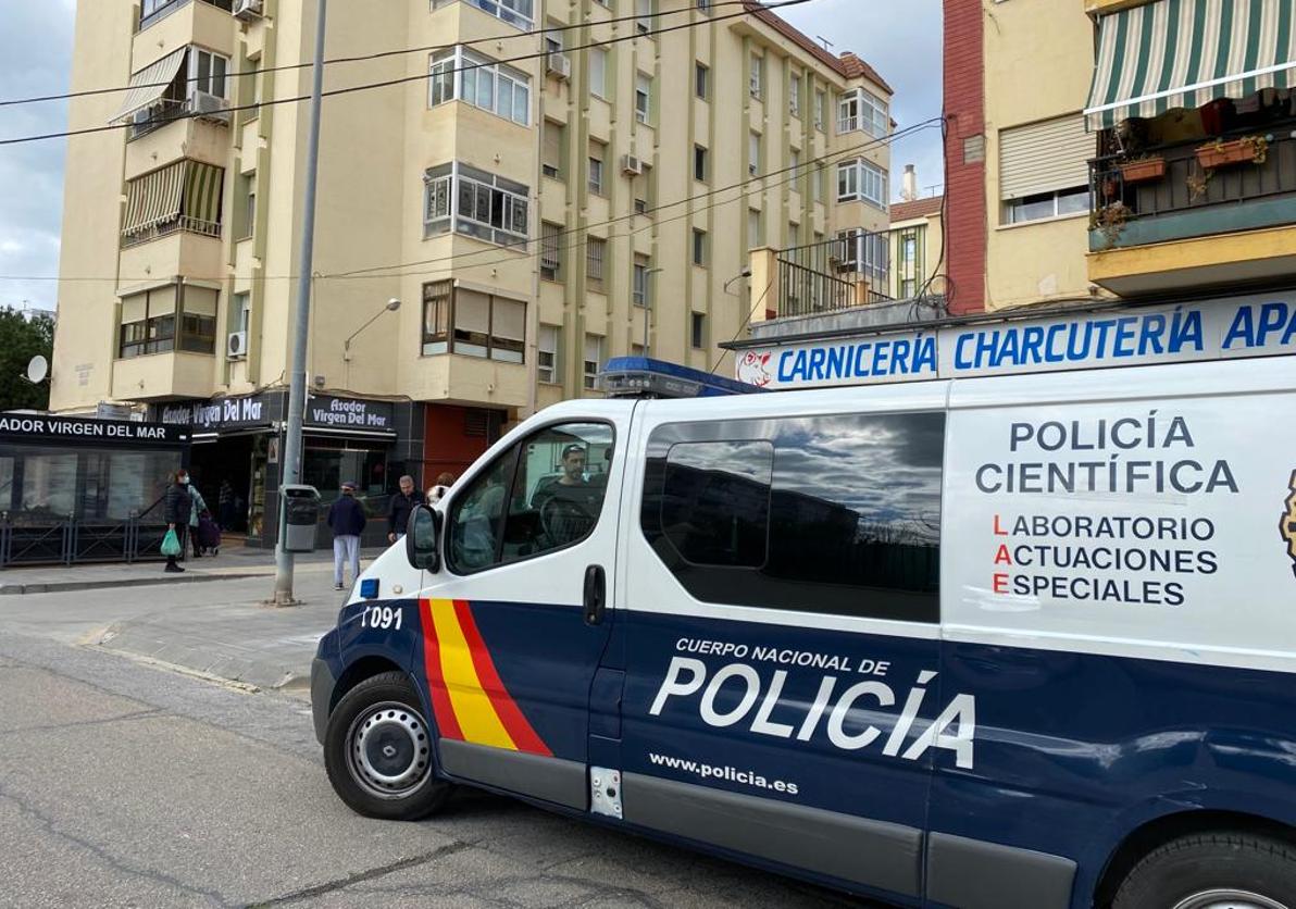 Posible crimen machista en Torre del Mar: hallan a una mujer asfixiada y a su pareja ahorcada