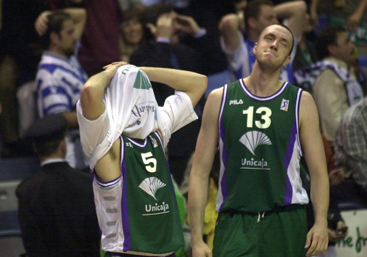 Berni y Weis se lamentan tras perder contra el Madrid en la Copa de 2001 celebrada en Málaga.