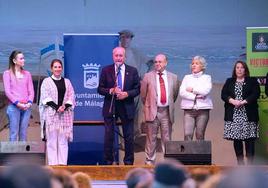 El presidente de la Federación de Peñas, junto al alcalde y resto de autoridades.