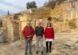 Jesús Carlos Pérez Atencia, José María Claros y Belén Zapata, en el complejo monumental.