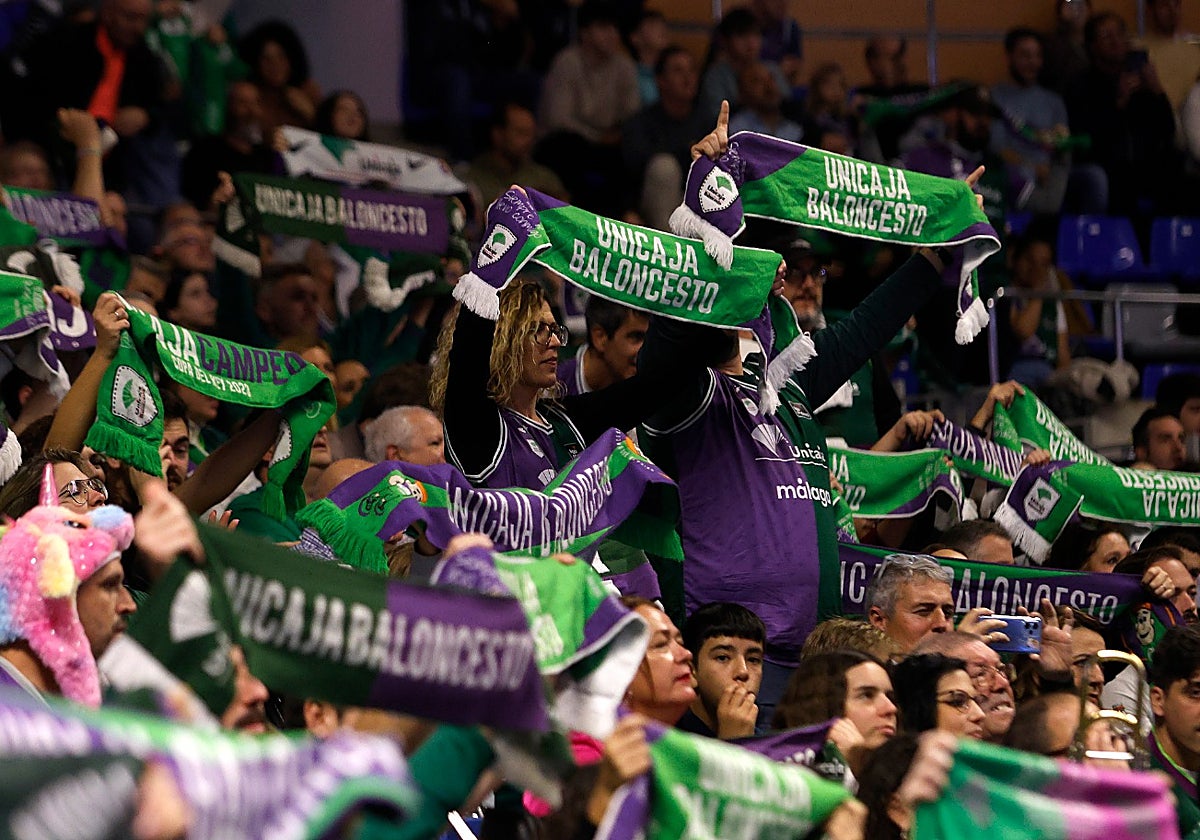 Aficionados del Unicaja en el Carpena durante el partido contra el Gran Canaria.