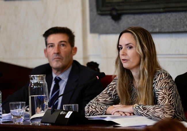 Los concejales de Vox, Antonio Alcázar y Yolanda Gómez.