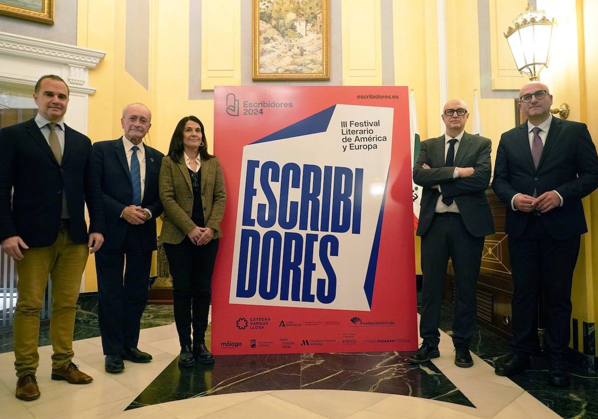 Raúl Tola, Francisco de la Torre, Emilia Garrido, Salomón Castiel y Manuel López Mestanza, en la presentación.