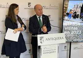 La teniente de alcalde Ana Cebrián y el alcalde Manuel Barón presentando los datos