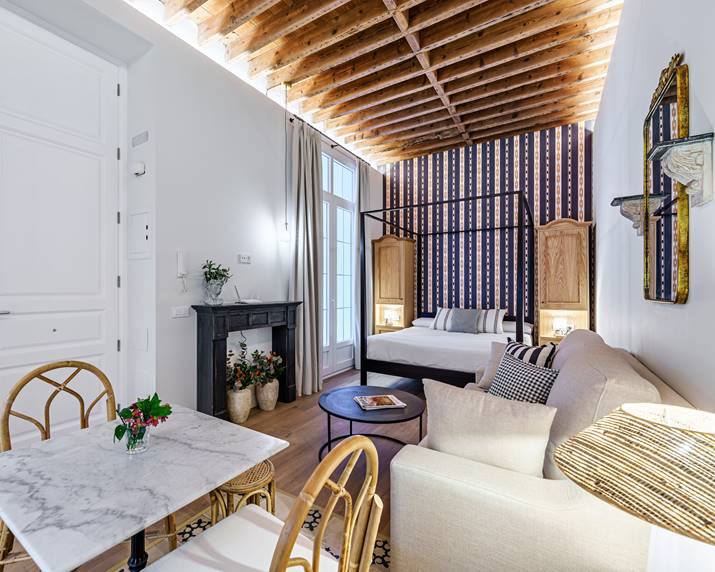 La rehabilitación de un destartalado edificio en el Centro de Málaga revela su floreciente pasado barroco