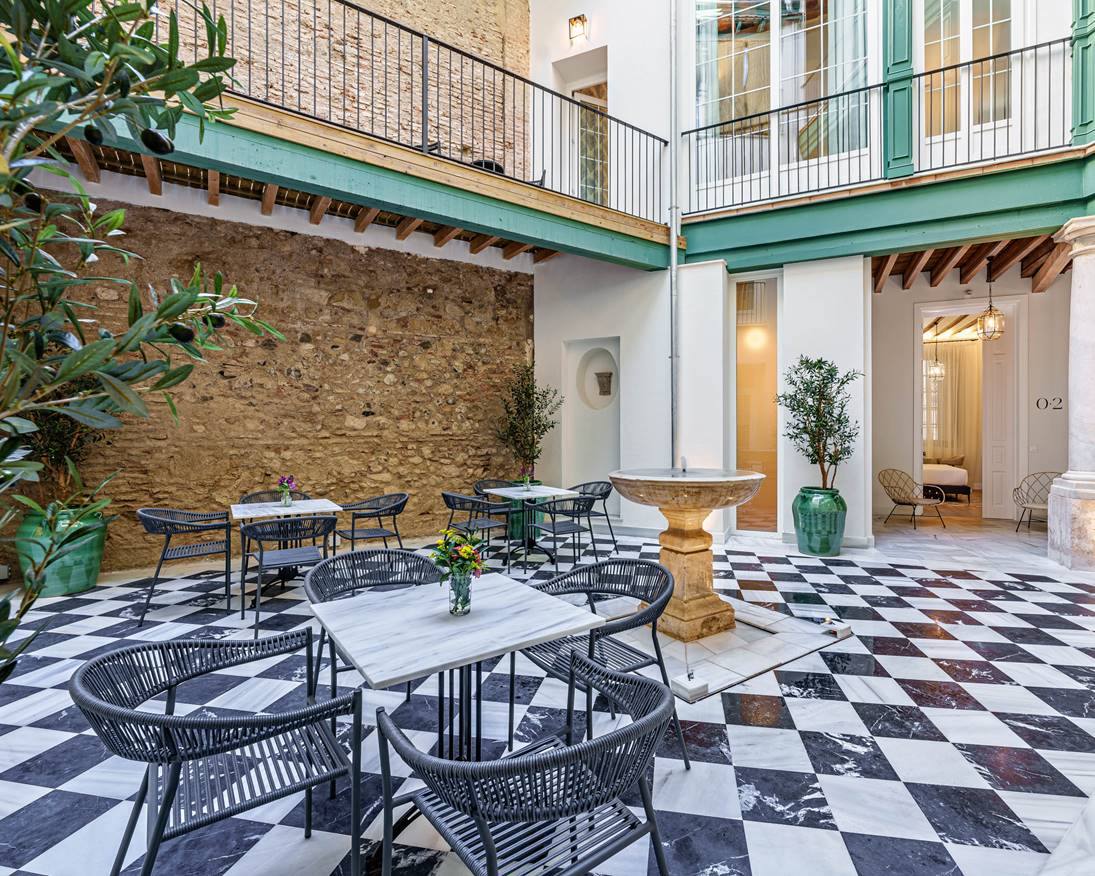 La rehabilitación de un destartalado edificio en el Centro de Málaga revela su floreciente pasado barroco