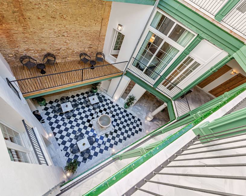 La rehabilitación de un destartalado edificio en el Centro de Málaga revela su floreciente pasado barroco