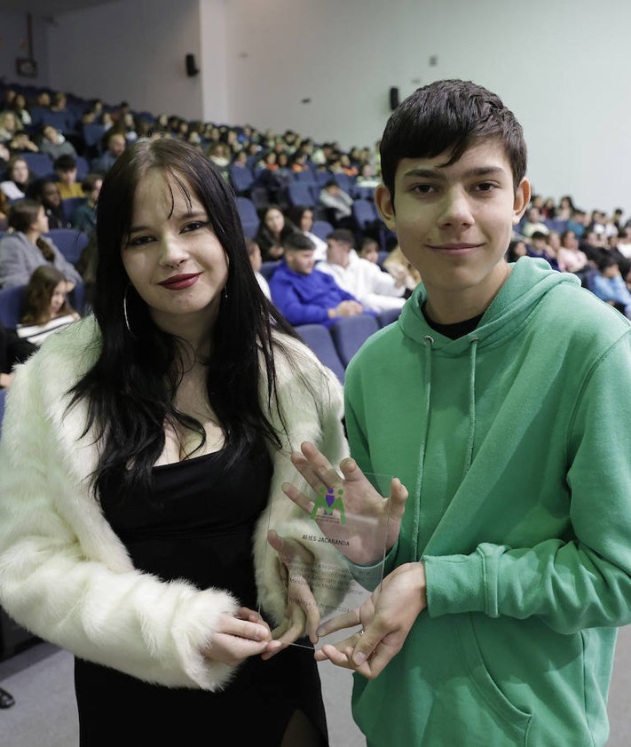 Imagen secundaria 2 - Samuel Sánchez y Paula López estudian tercero de la ESO en el Portada Alta. Irene Manzanares y Sara Soriano estudian tercero de la ESO en el Colegio Platero. Rocío Rubio y Daniel Moyano, alumnos de cuarto de Secundaria y mediadores en el IES Jacaranda.