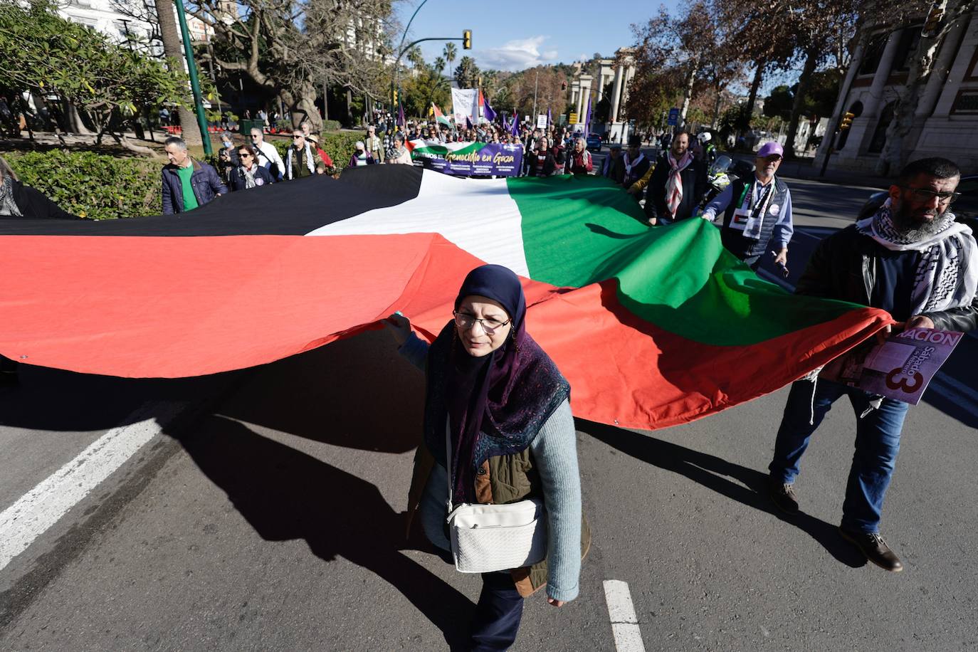 Cientos de manifestantes claman por la paz en Gaza y piden embargos contra Israel