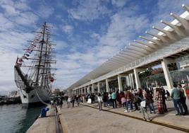 Perú exhibe la joya de su Armada en el puerto de Málaga