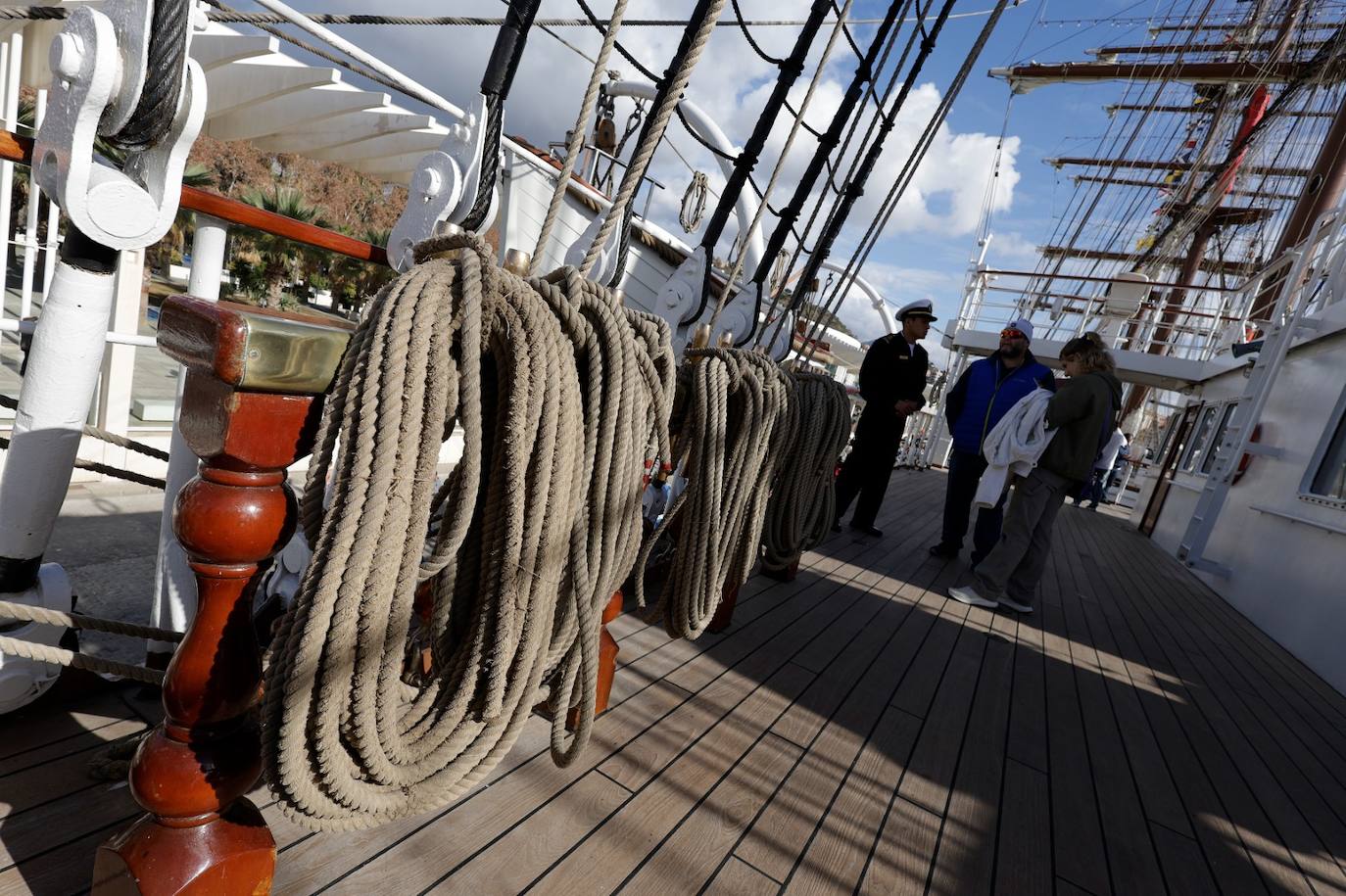 Perú exhibe la joya de su Armada en el puerto de Málaga