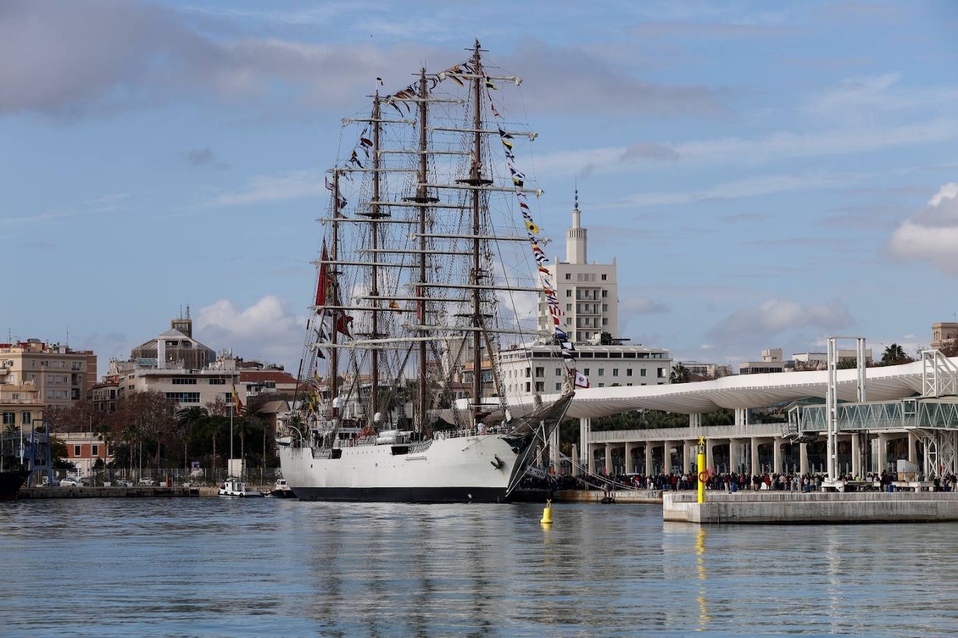 Perú exhibe la joya de su Armada en el puerto de Málaga