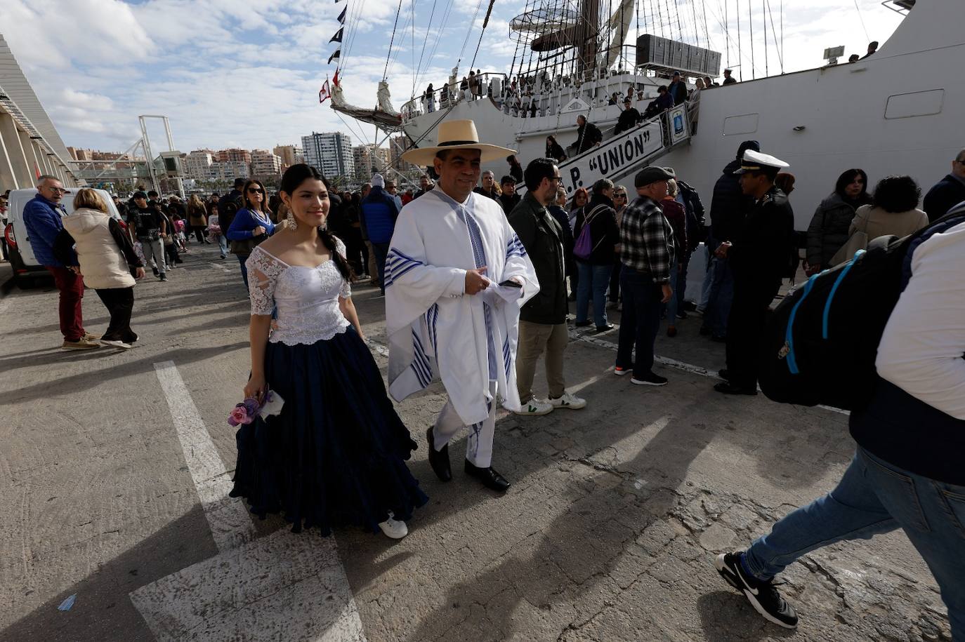 Perú exhibe la joya de su Armada en el puerto de Málaga