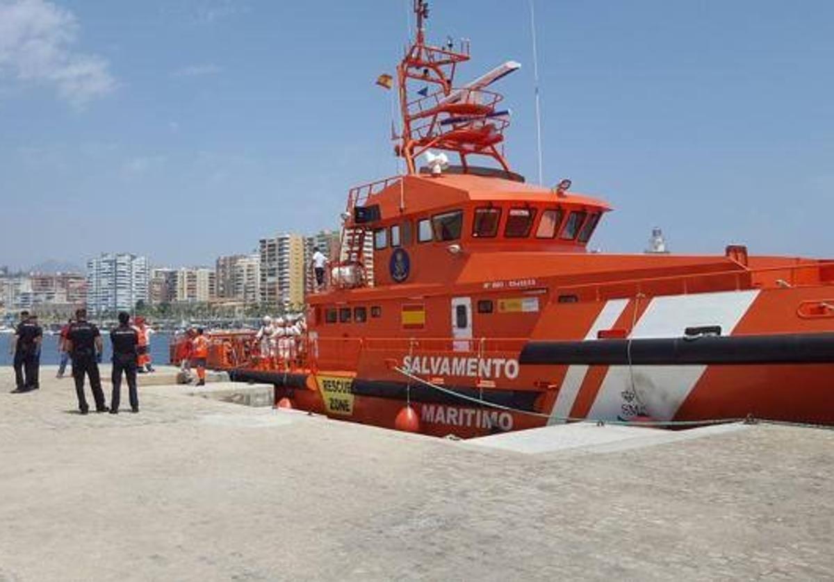 Continúa la búsqueda de los dos desaparecidos en el mar en Marbella hace casi una semana