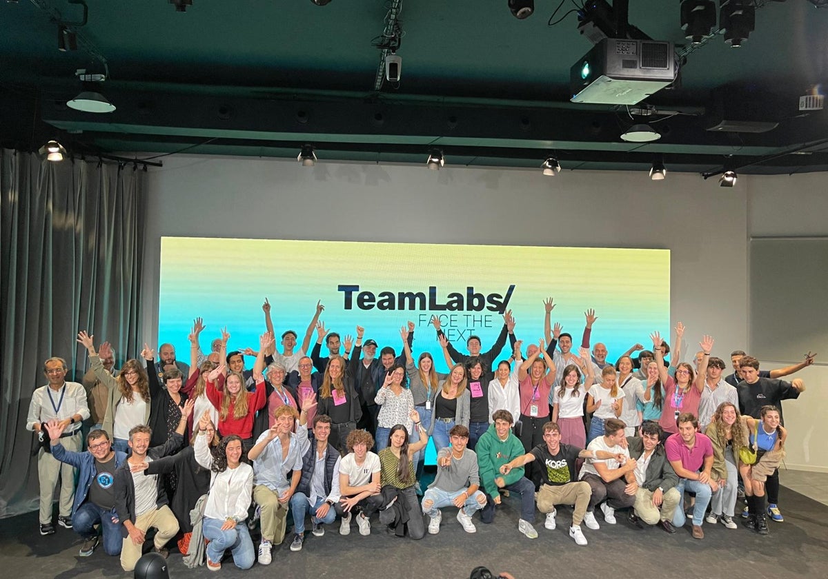 Jóvenes participantes en los programas de formación de TeamLabs.