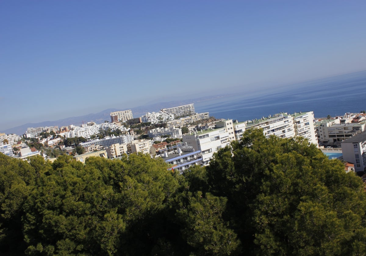 Vista de Torremolinos desde el barrio de Montemar.