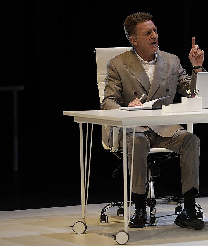 Imagen secundaria 2 - Los &#039;Robots&#039; que se mueven en el teatro como si fuese un set de rodaje de cine