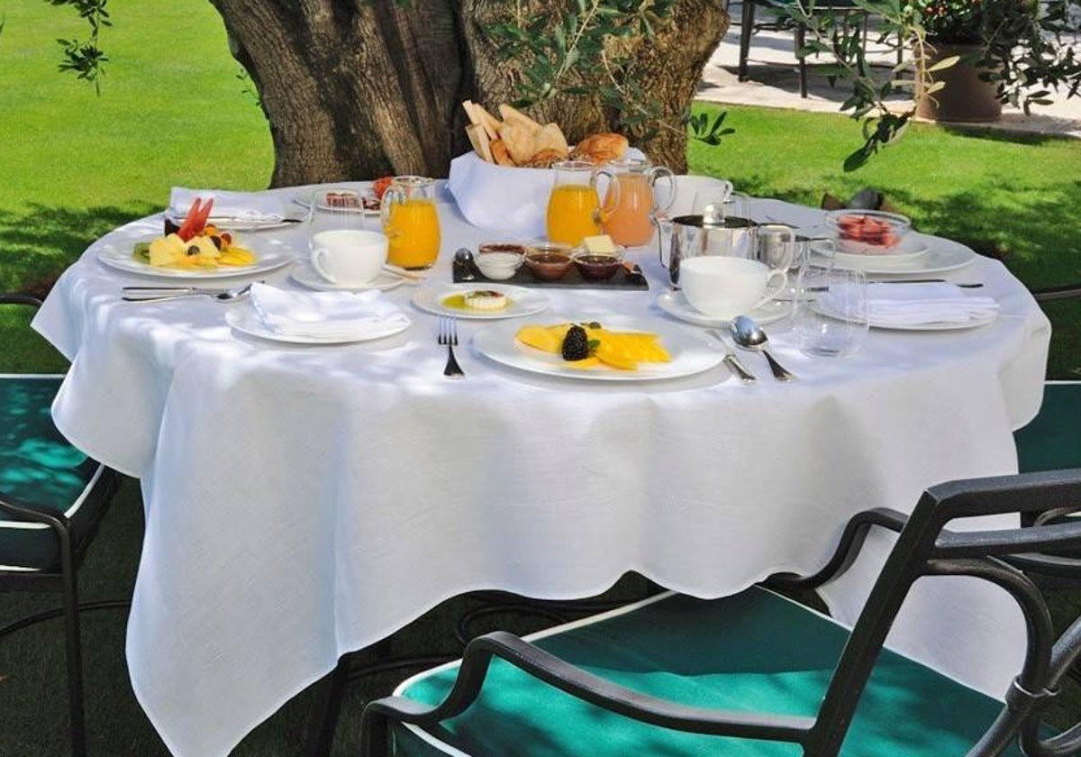 Muestra de un desayuno en Finca Cortesín.